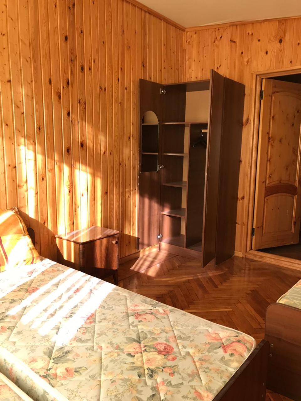 Hotel Гостевой Дом С Садом Gagra Exteriér fotografie