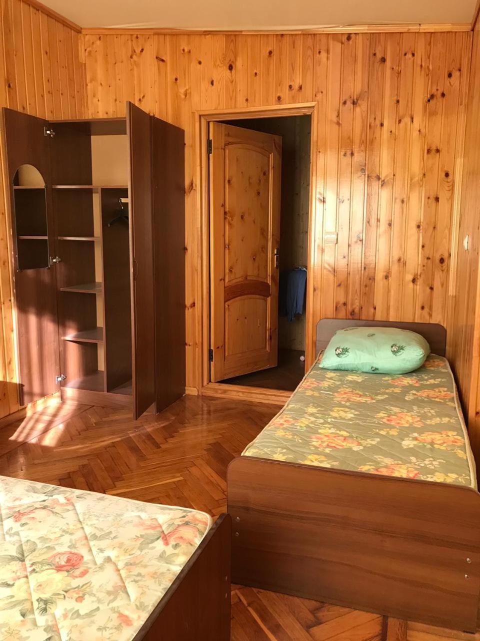 Hotel Гостевой Дом С Садом Gagra Exteriér fotografie